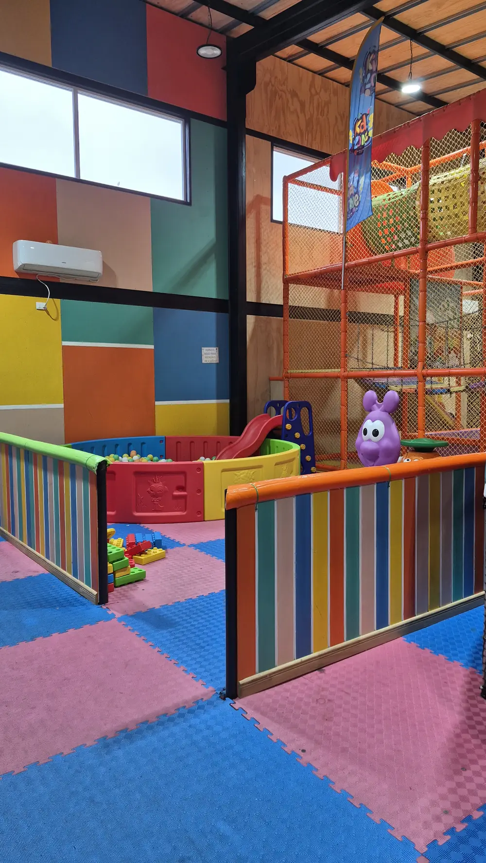 Kids Zone área de juegos